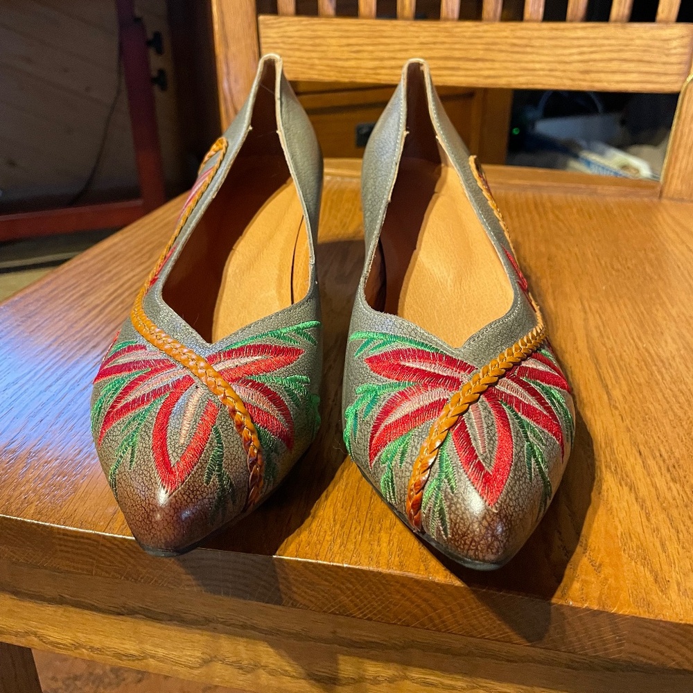 Embroidered Grey Turned Heels - Size 40